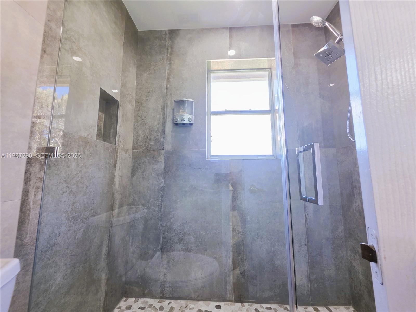 SAPPHIRE POINTE - DIAMOND - Residential Lease