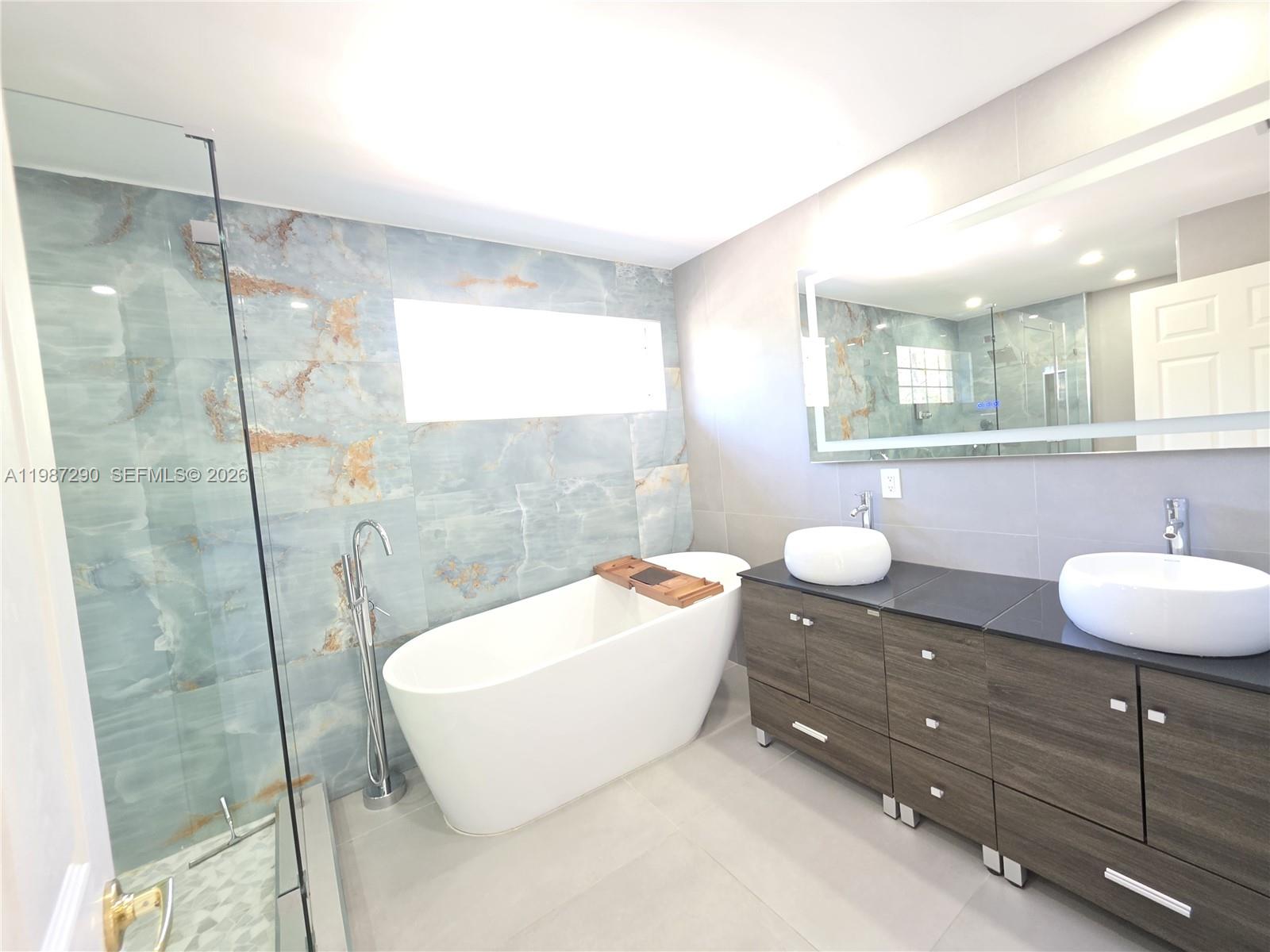 SAPPHIRE POINTE - DIAMOND - Residential Lease