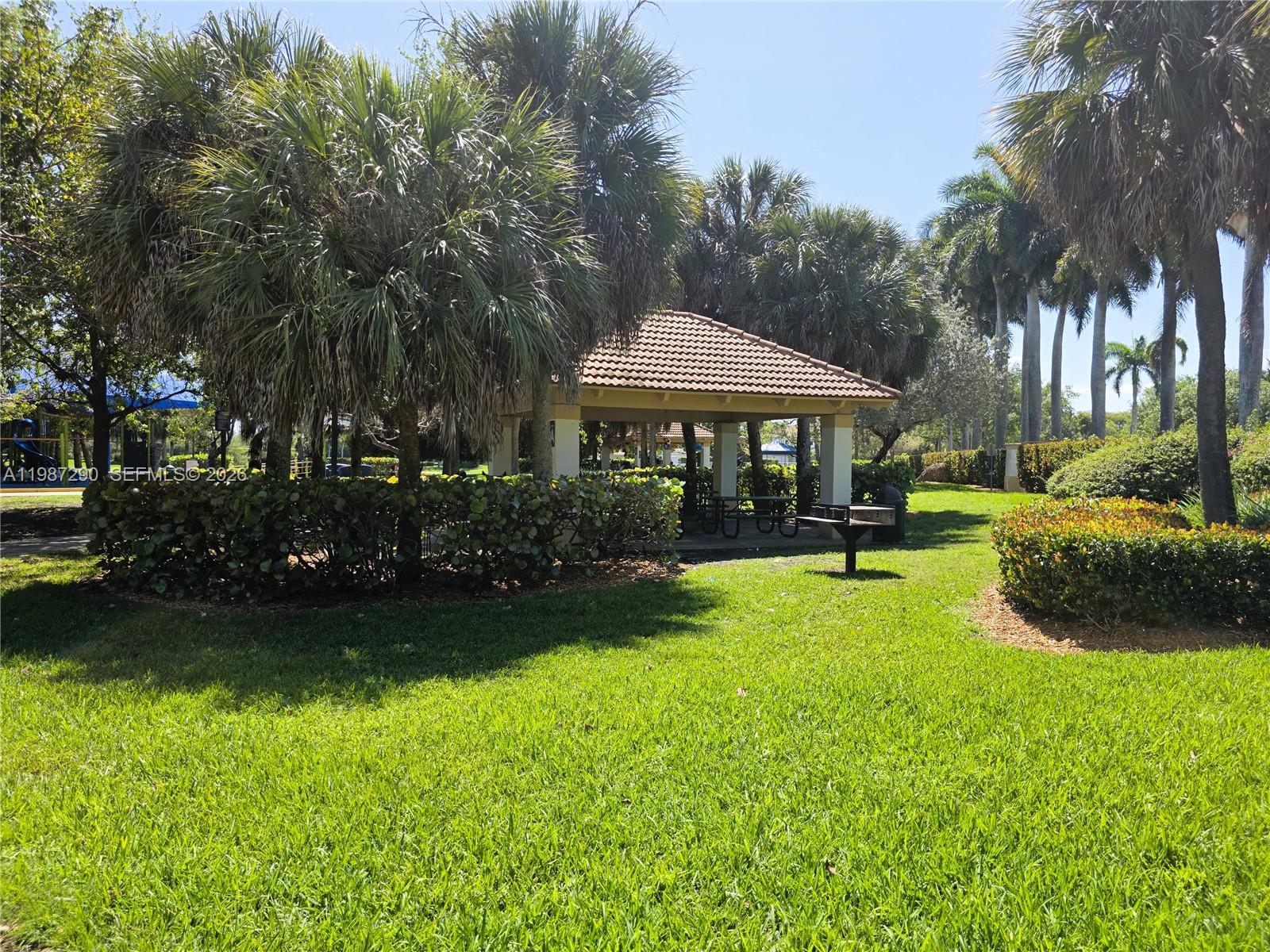 SAPPHIRE POINTE - DIAMOND - Residential Lease