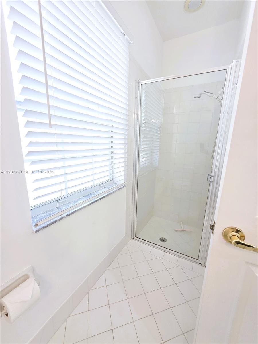 SAPPHIRE POINTE - DIAMOND - Residential Lease