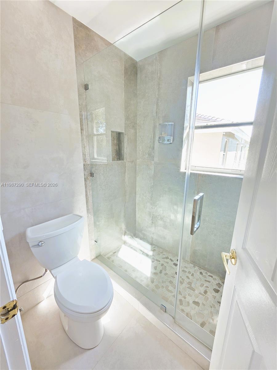 SAPPHIRE POINTE - DIAMOND - Residential Lease