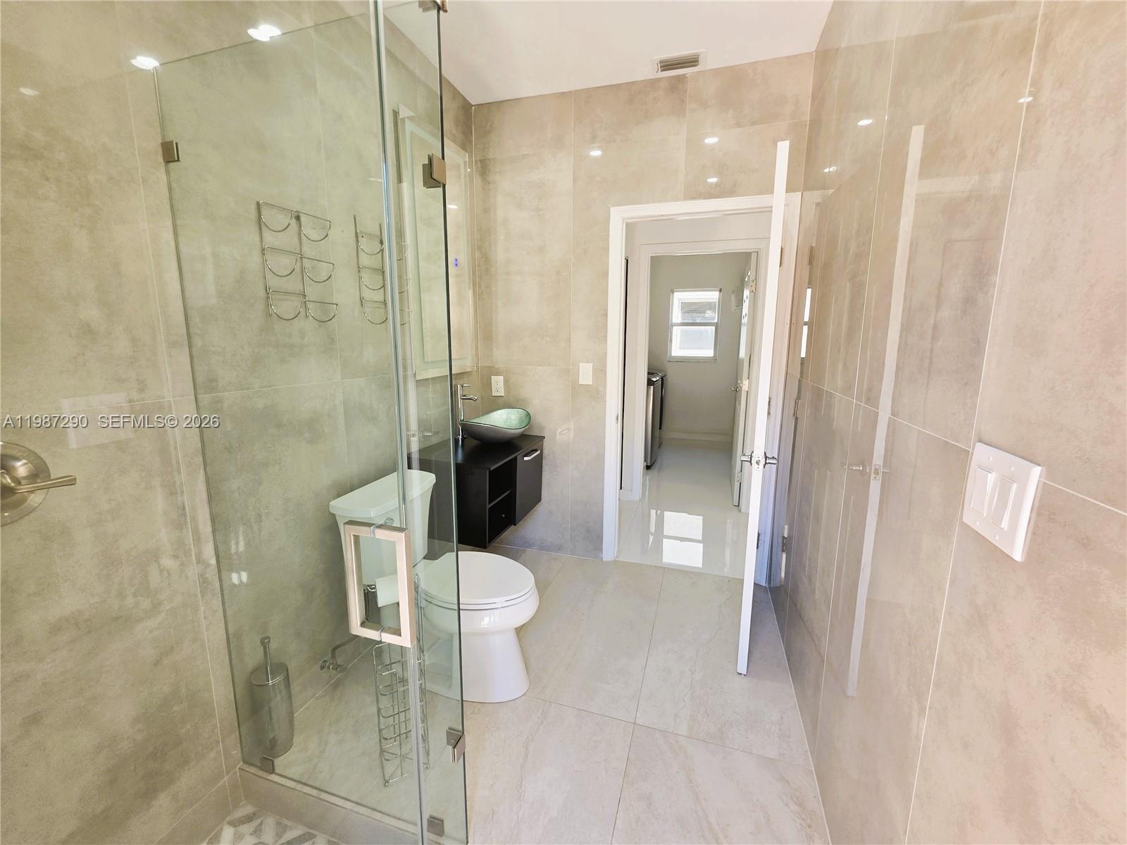 SAPPHIRE POINTE - DIAMOND - Residential Lease