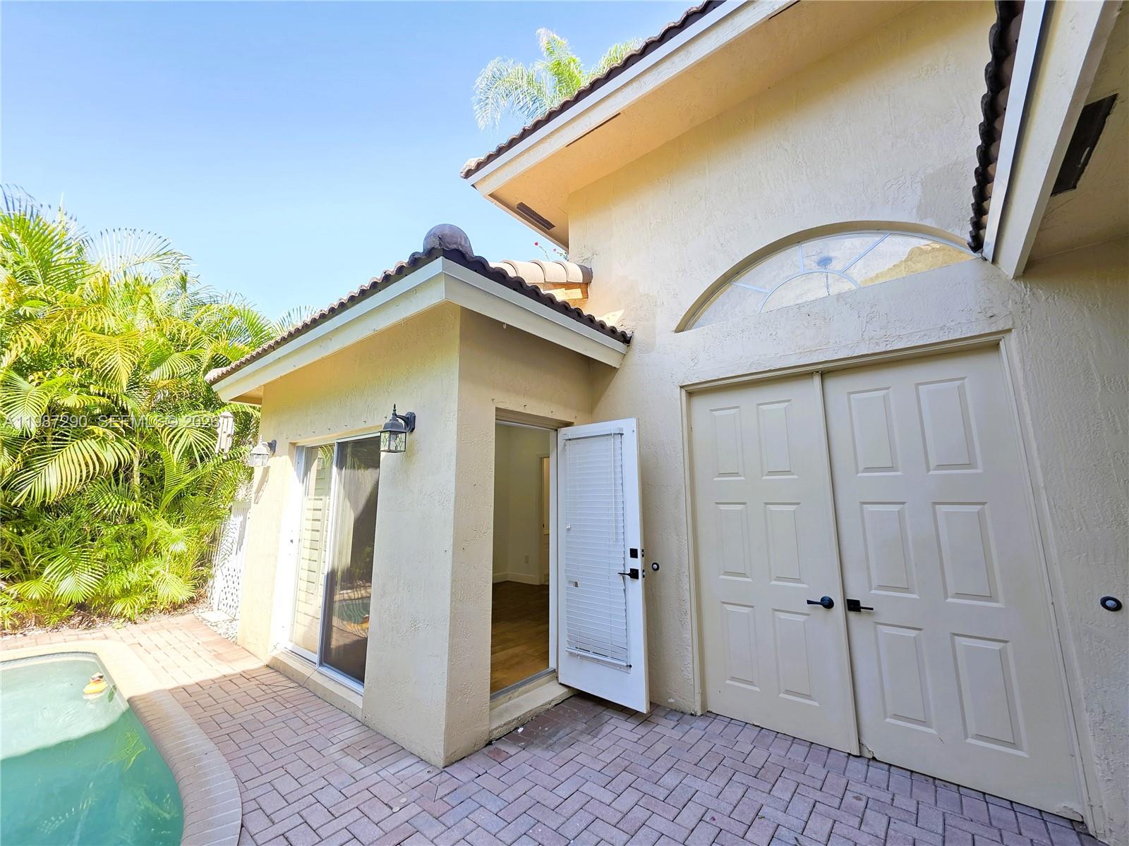 SAPPHIRE POINTE - DIAMOND - Residential Lease