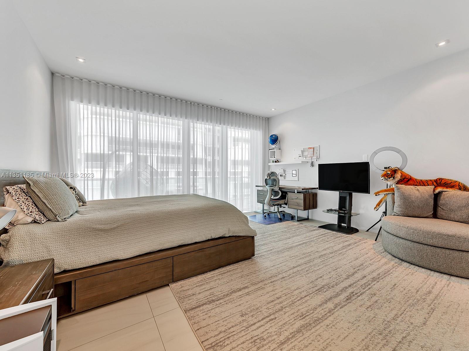 THE PALACE AT BAL HARBOUR - Residential