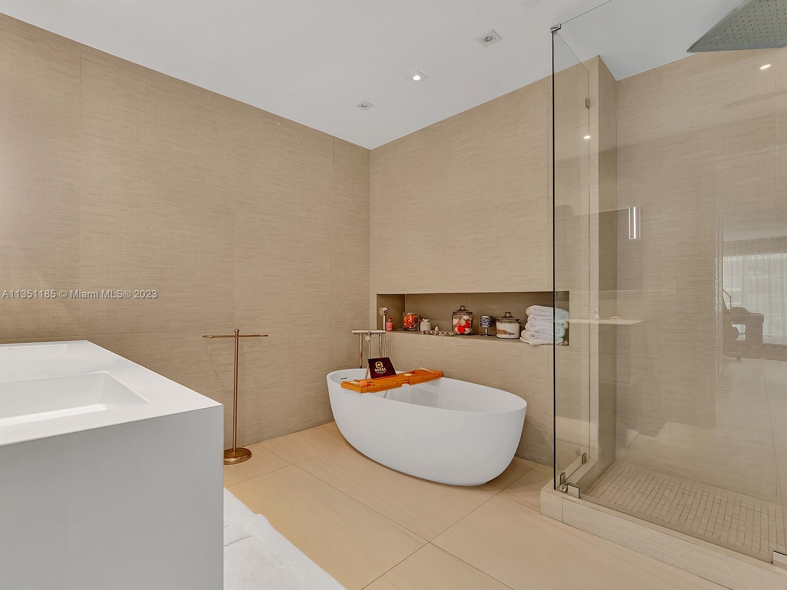 THE PALACE AT BAL HARBOUR - Residential