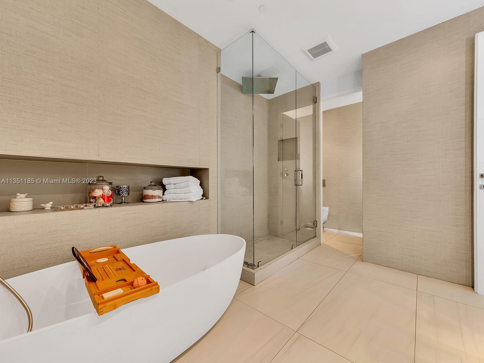 THE PALACE AT BAL HARBOUR - Residential