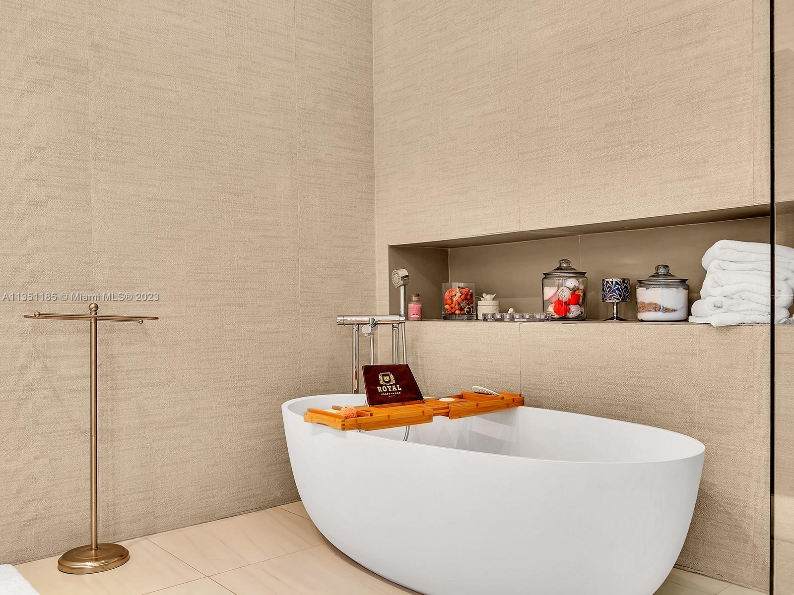 THE PALACE AT BAL HARBOUR - Residential