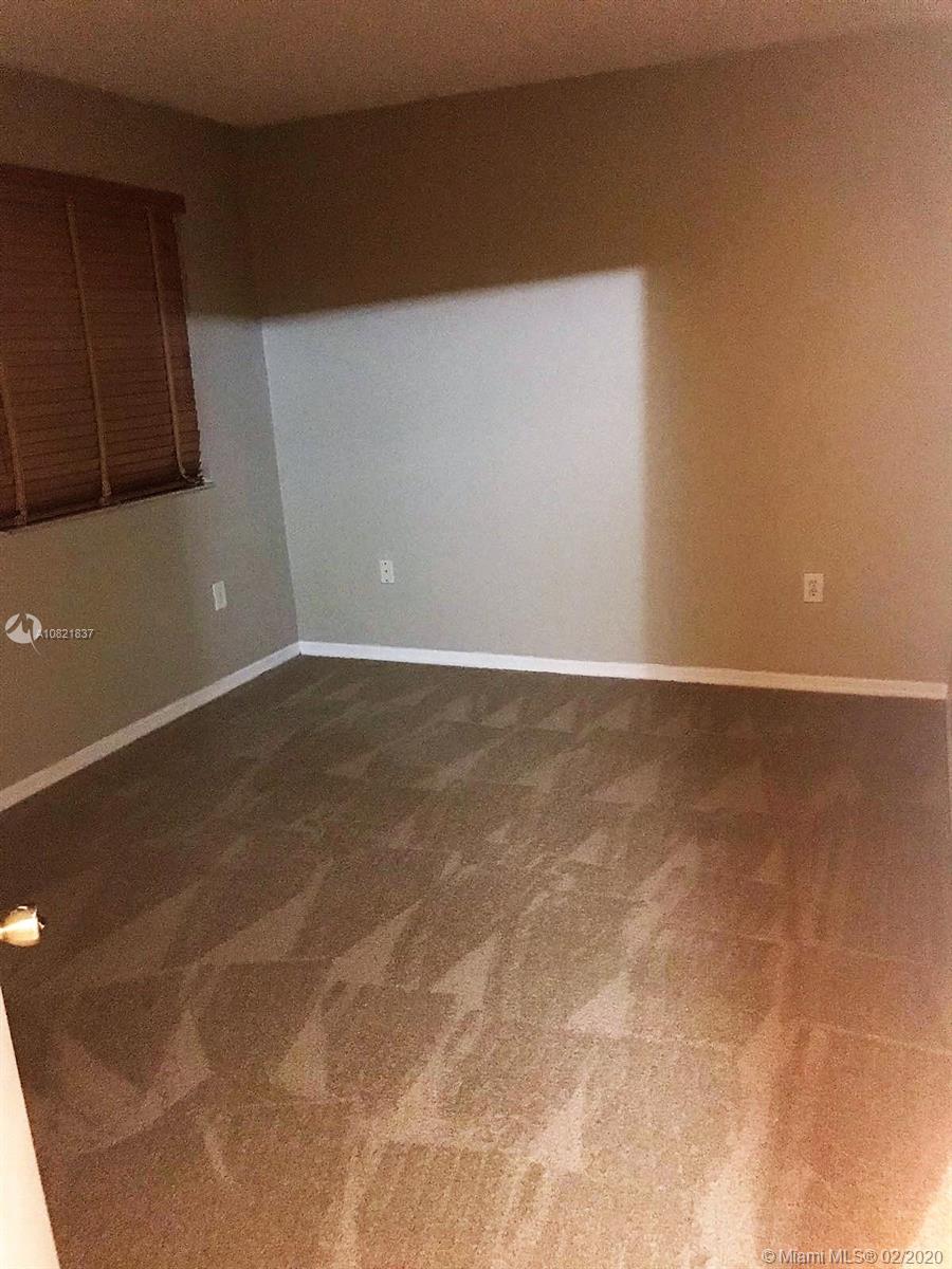 ROYALE POINT-TOWNVILLAS C - Residential Lease