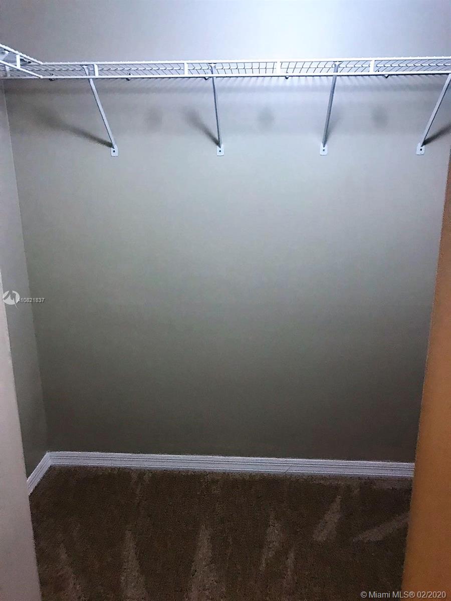 ROYALE POINT-TOWNVILLAS C - Residential Lease