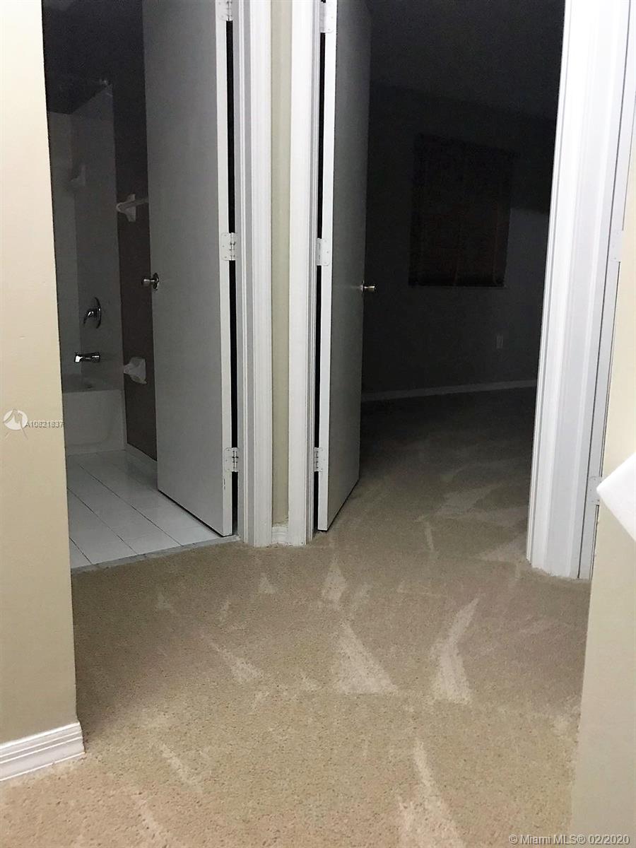 ROYALE POINT-TOWNVILLAS C - Residential Lease