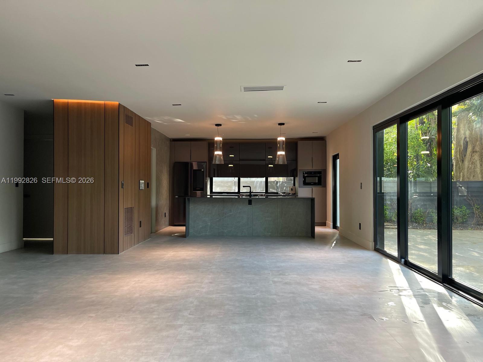 SKY LAKE - Residential