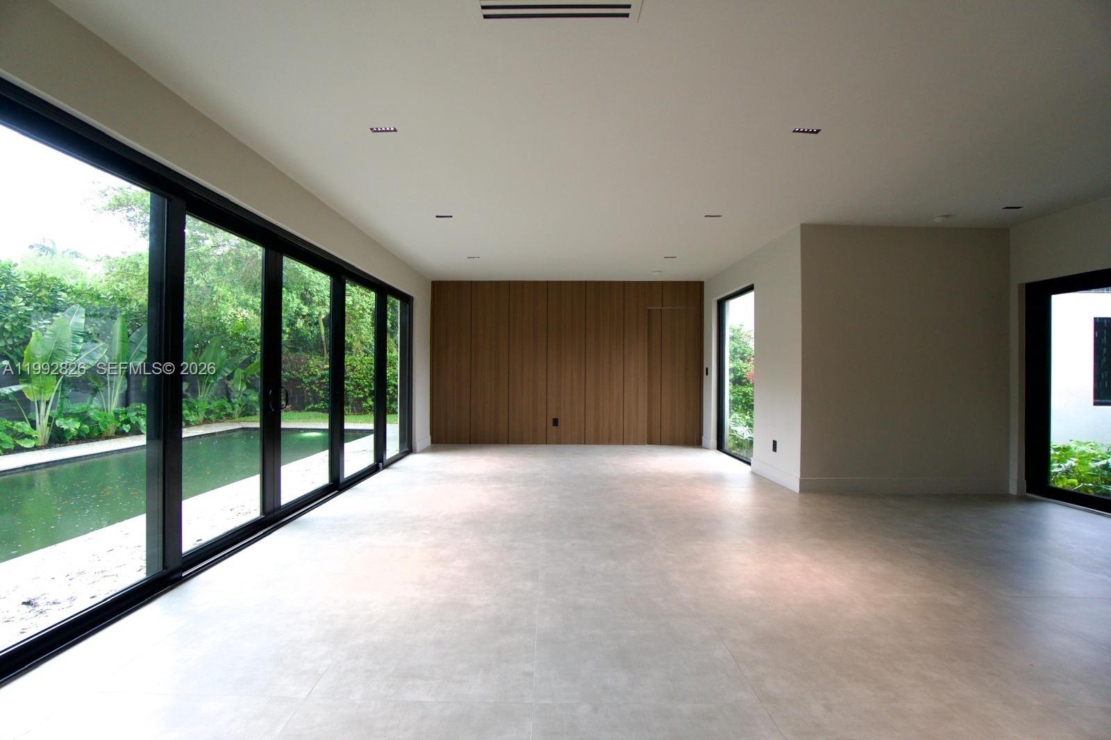 SKY LAKE - Residential