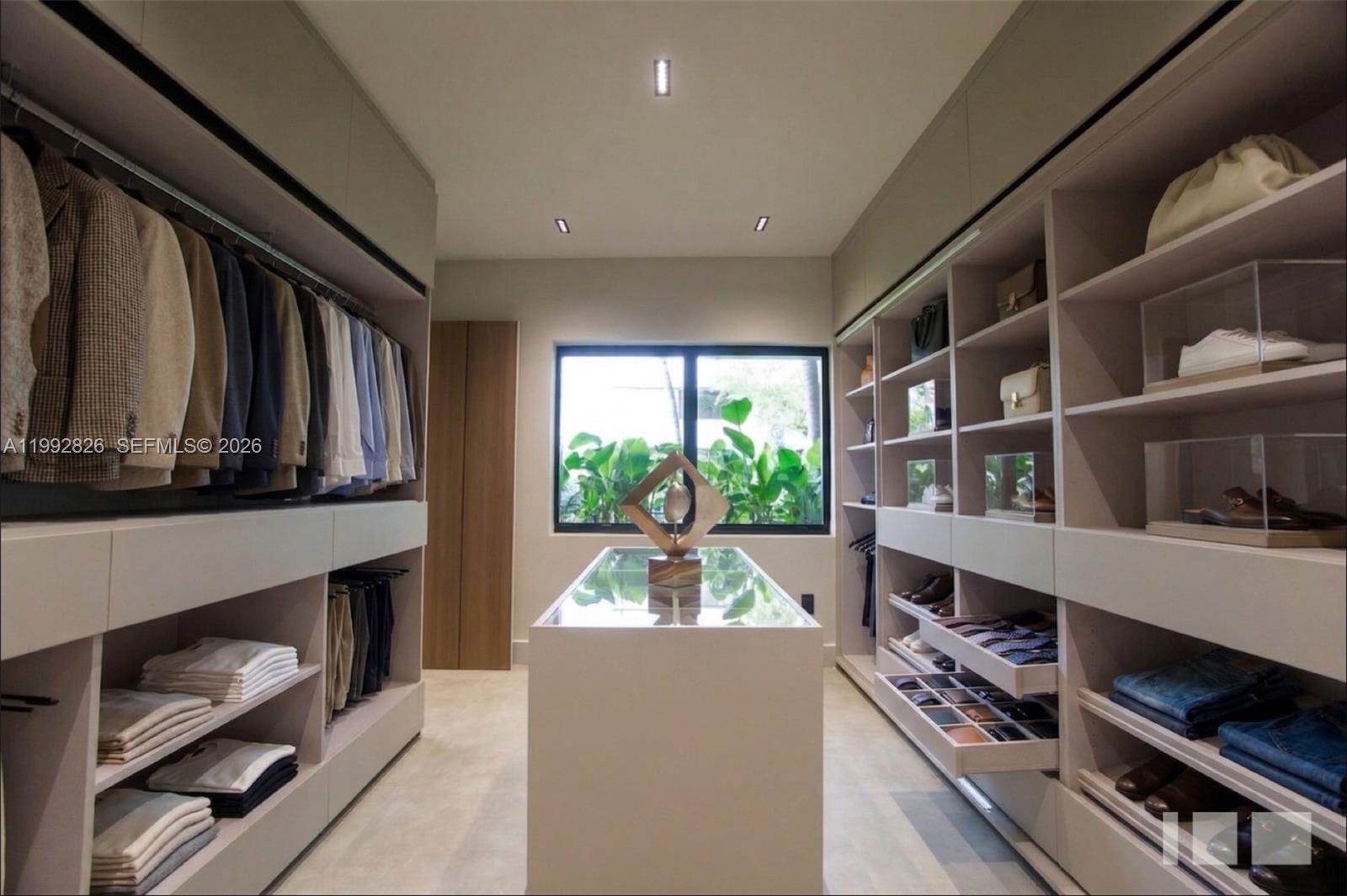 SKY LAKE - Residential