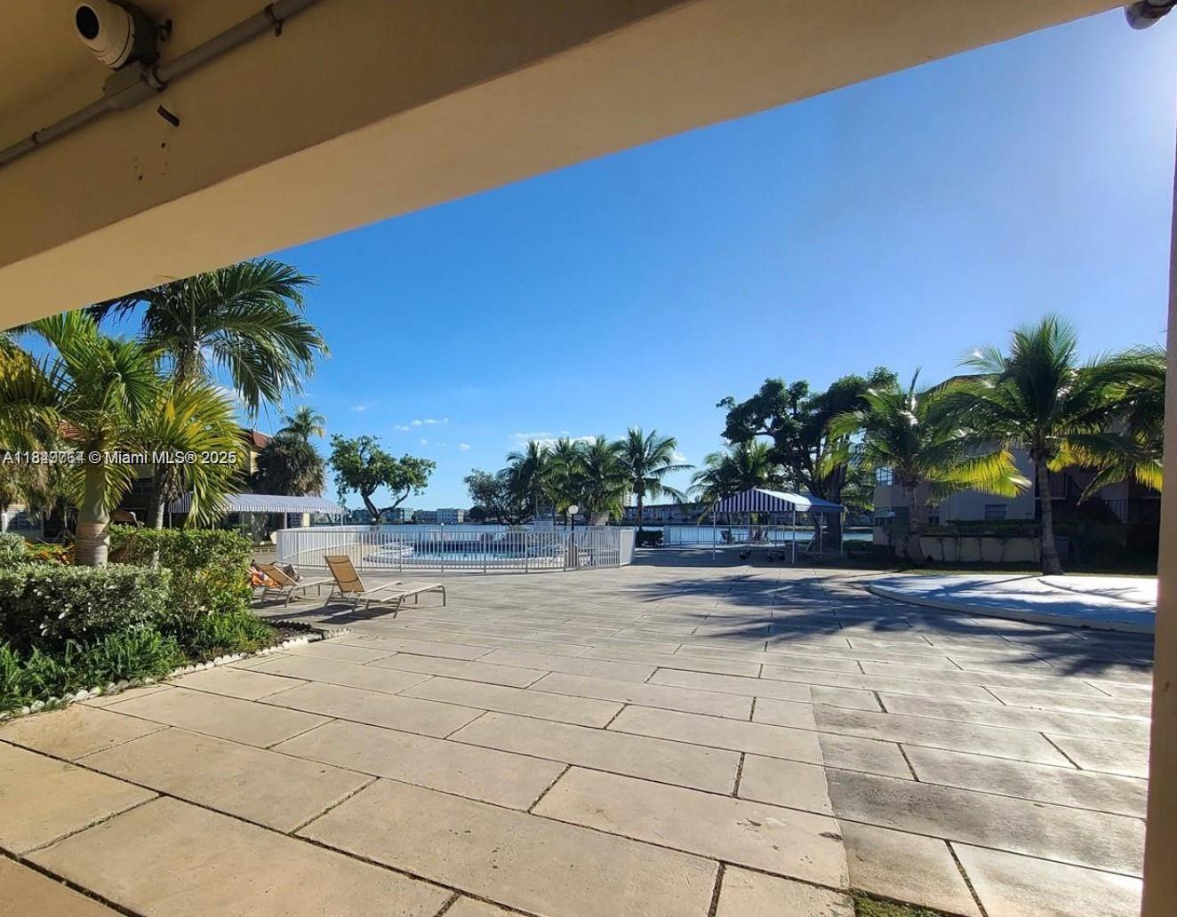 1450 NE 191st St 404, Miami, FL, 33179/$169,000 2 1450 NE 191st St 404