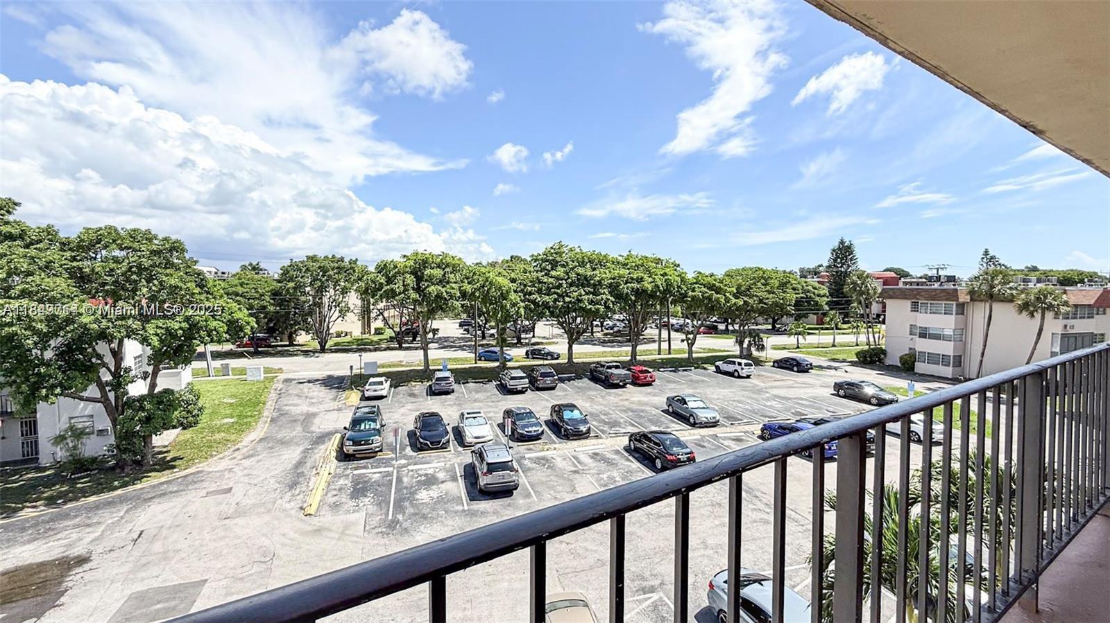 1450 NE 191st St 404, Miami, FL, 33179/$169,000 4 1450 NE 191st St 404
