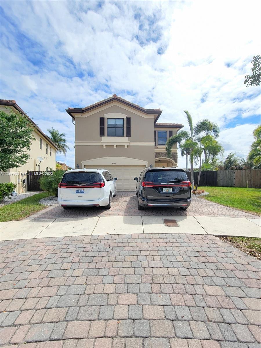 AMAZING CORNER SINGLE FAMILY POOL HOME FOR RENT IN ST MORITZ ESTATES. THIS HOME OFFERS 4 BEDROOMS, 3.5 BATHROOMS, 2 CAR GARAGE, AMPLE BACKYARD, IDEAL FOR PARTIES. VERY SPACIOUS MASTER BEDROOM WITH WALK-IN CLOSET. ALL BEDROOMS ARE ON THE SECOND FLOOR. LAMINATED FLOORS THROUGHOUT THE HOUSE. NEW A/C. LAUNDRY ROOM UPSTAIRS. VERY CLOSE TO TONY BALBOA ELEMENTARY SCHOOL.