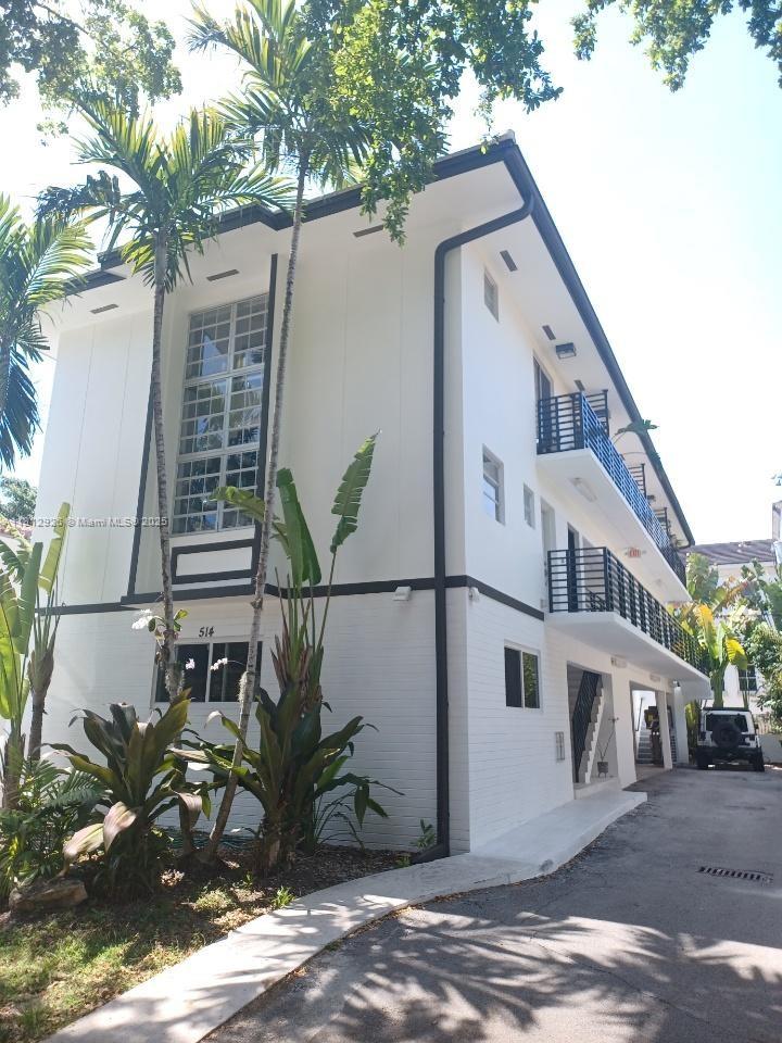 Rental Property at 514 Santander Ave 4, Coral Gables, Broward County, Florida - Bedrooms: 2 
Bathrooms: 2  - $2,600 MO.