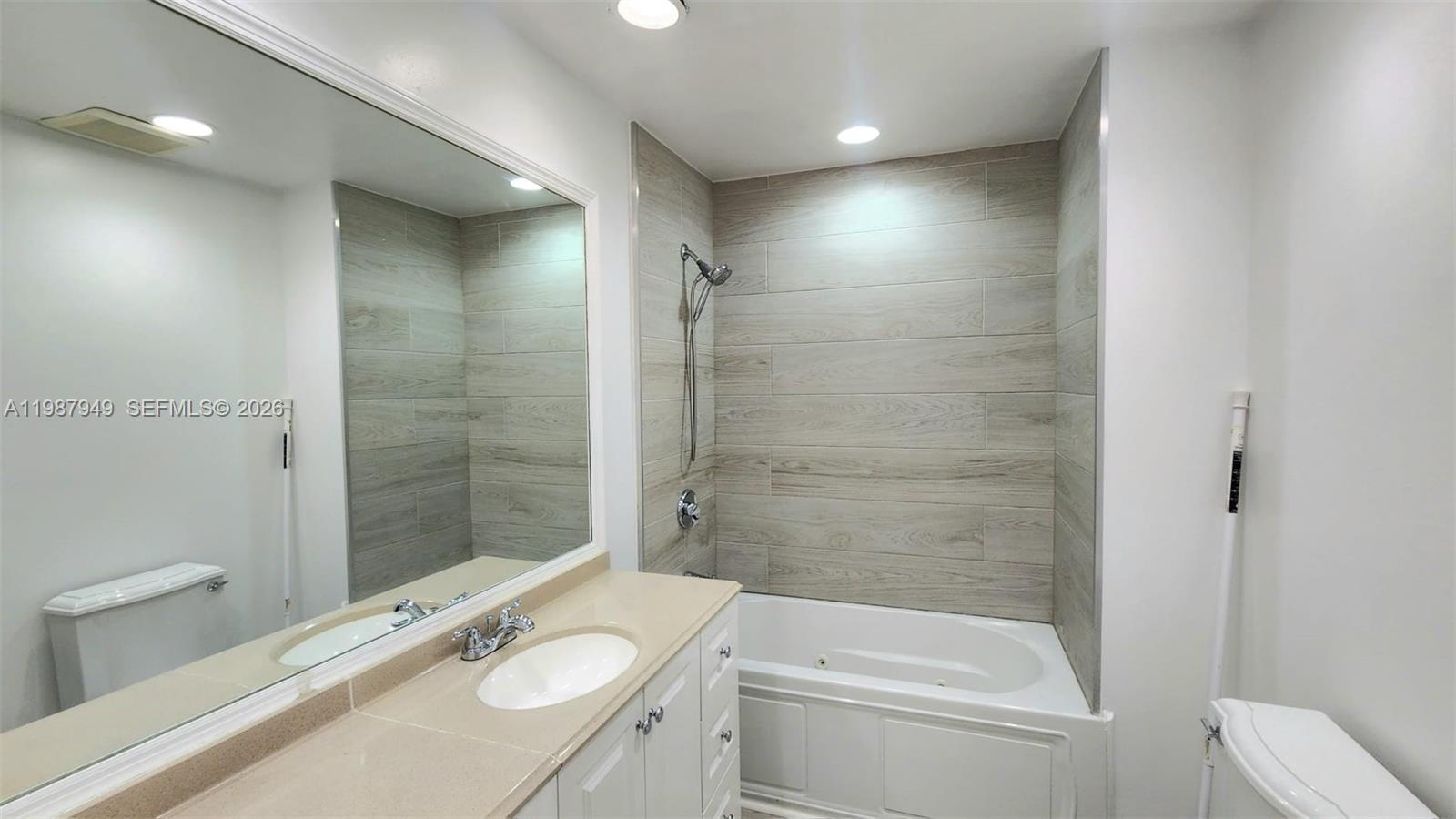 TOWNHOUSES AT JACARANDA C - Residential Lease