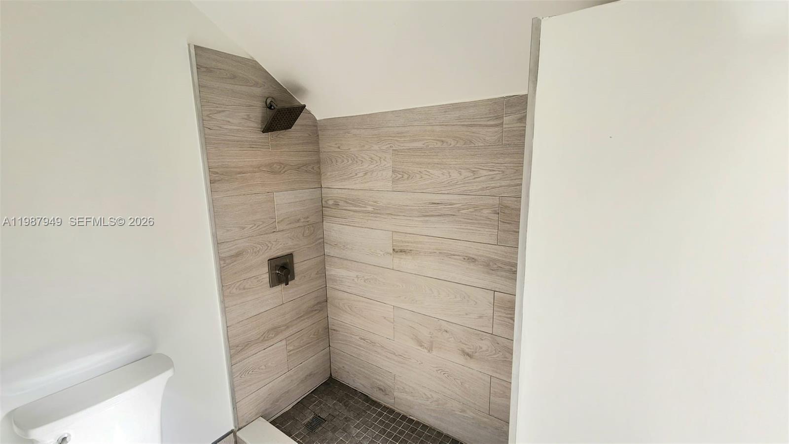 TOWNHOUSES AT JACARANDA C - Residential Lease