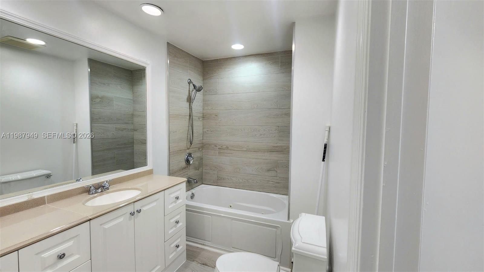 TOWNHOUSES AT JACARANDA C - Residential Lease