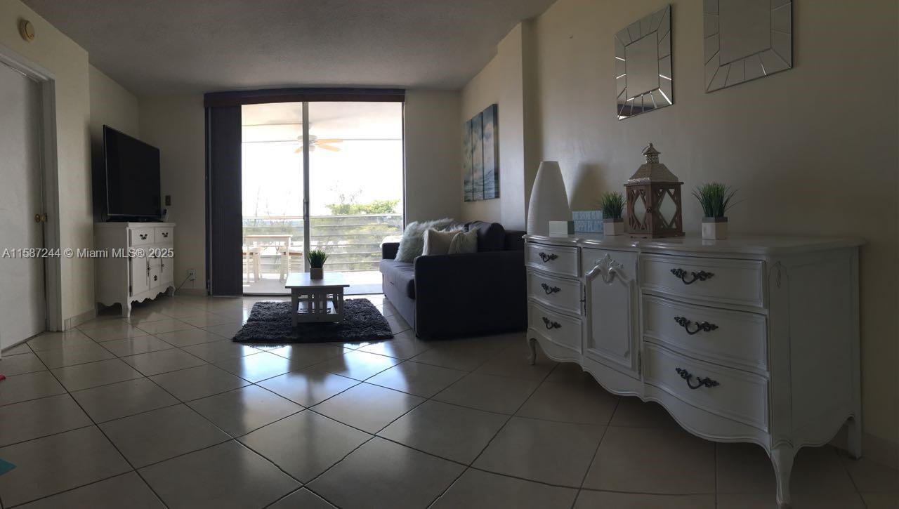EASTERN SHORES WHITE HOUS - Residential