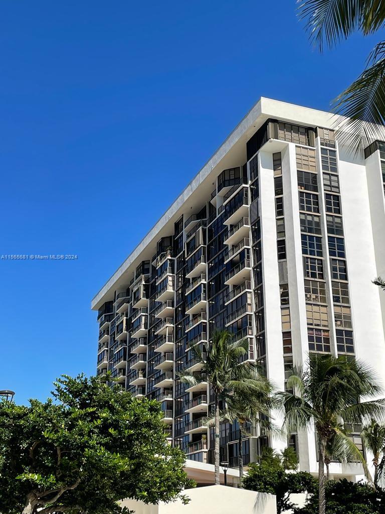 Property for Sale at 1915 Brickell Ave C410, Miami, Broward County, Florida - Bedrooms: 2 
Bathrooms: 2  - $599,999