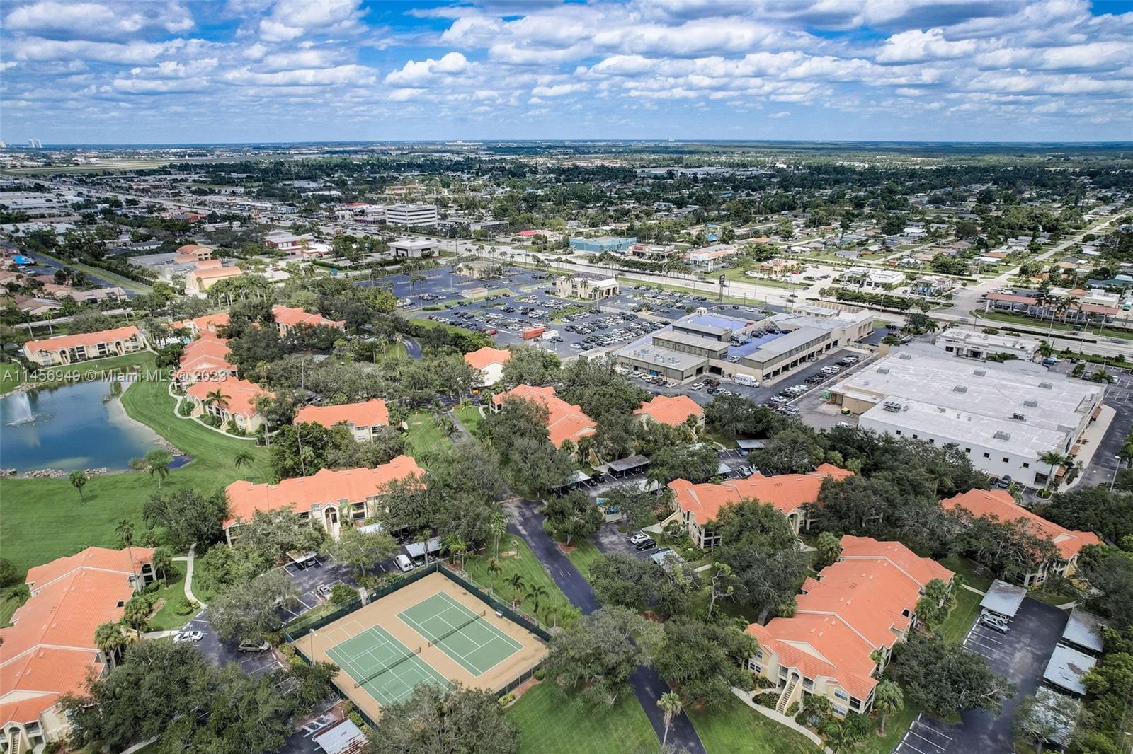 Venetian Palms - Residential