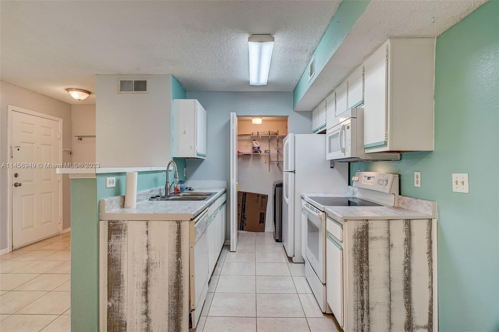 Venetian Palms - Residential