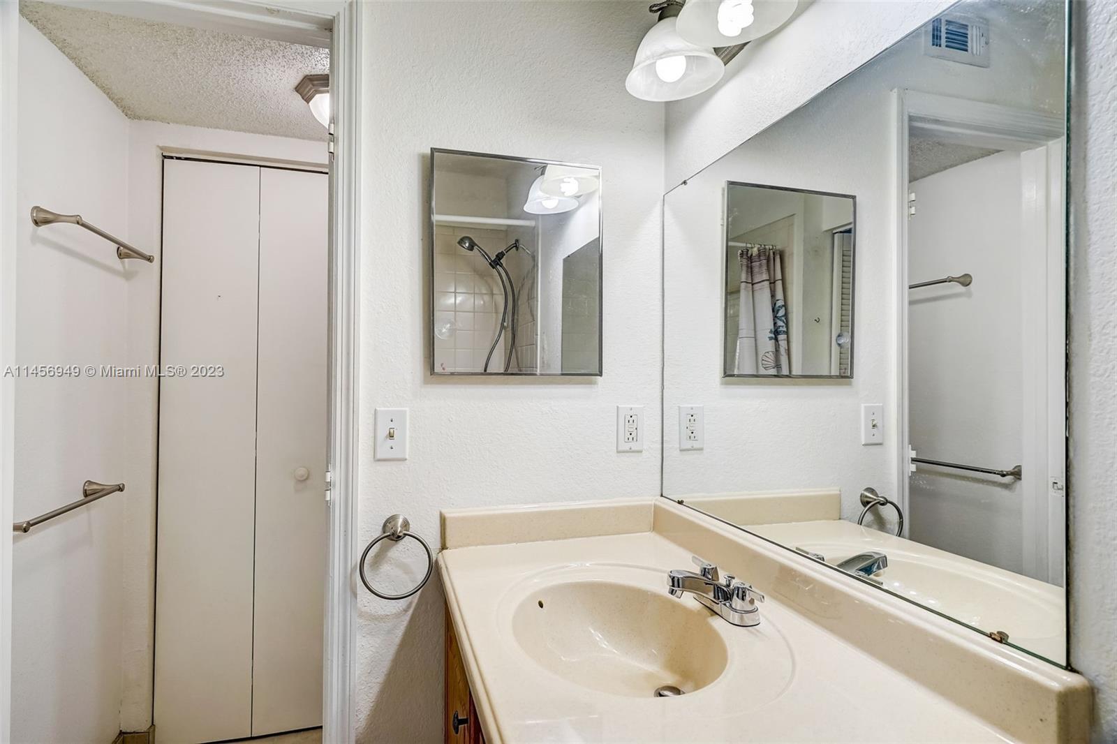 Venetian Palms - Residential