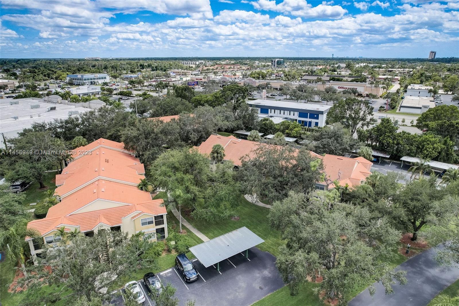 Venetian Palms - Residential