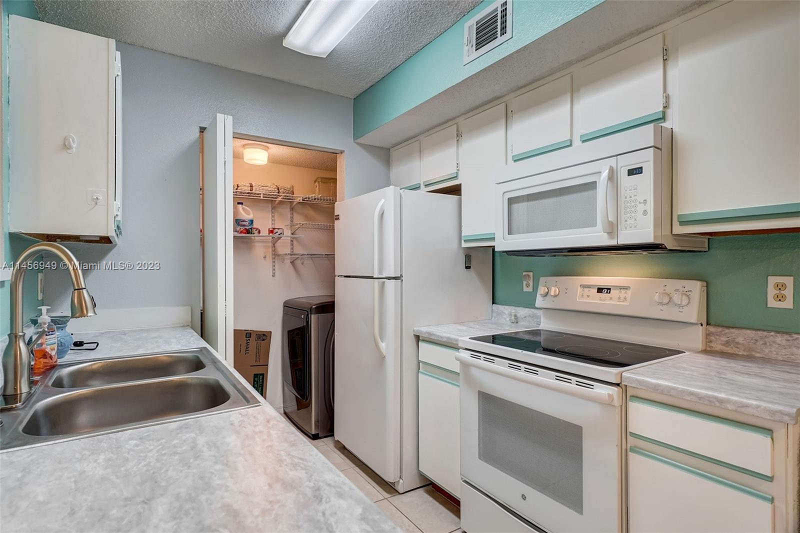 Venetian Palms - Residential