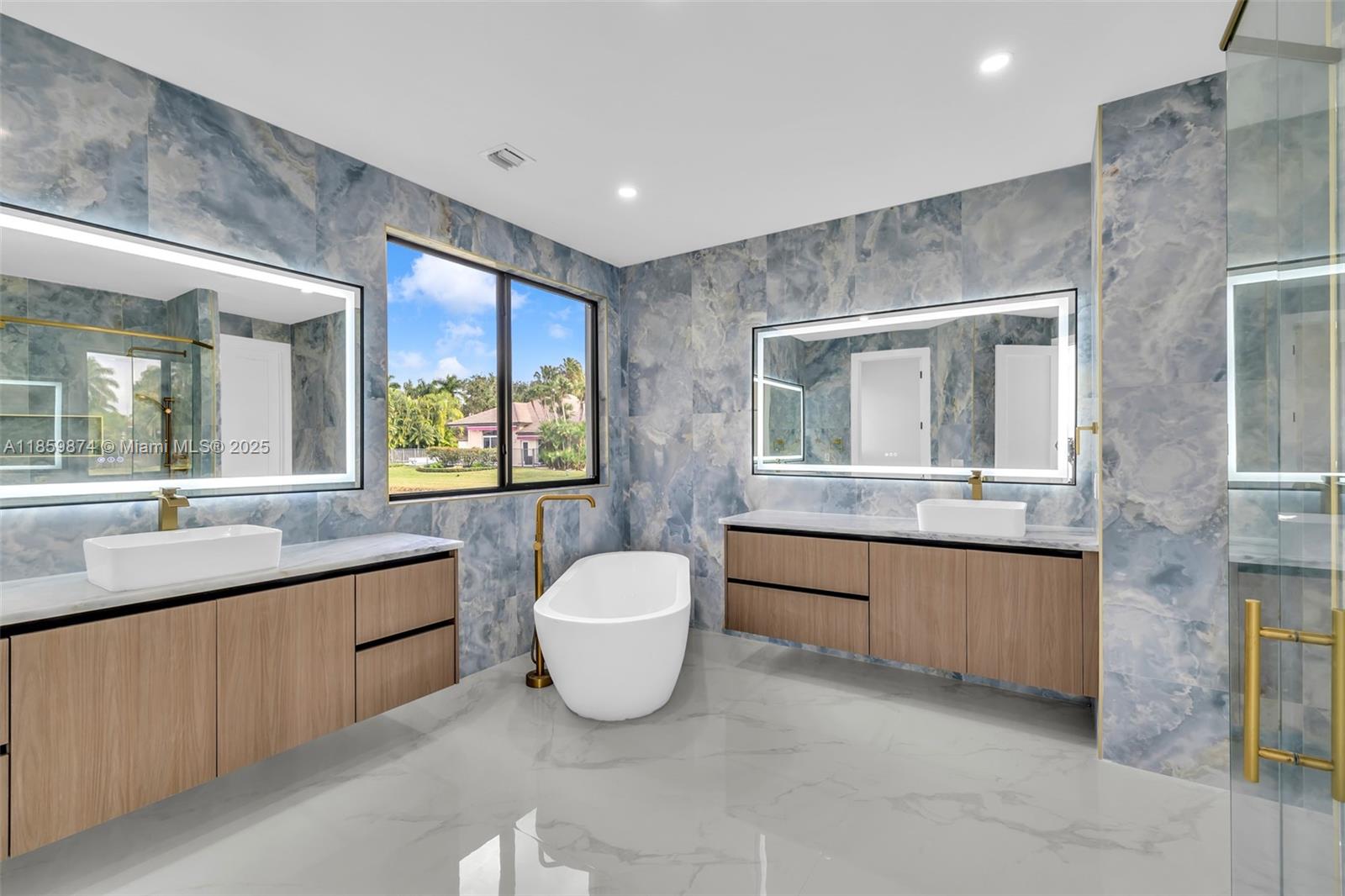 WESTON HILLS COUNTRY CLUB - Residential