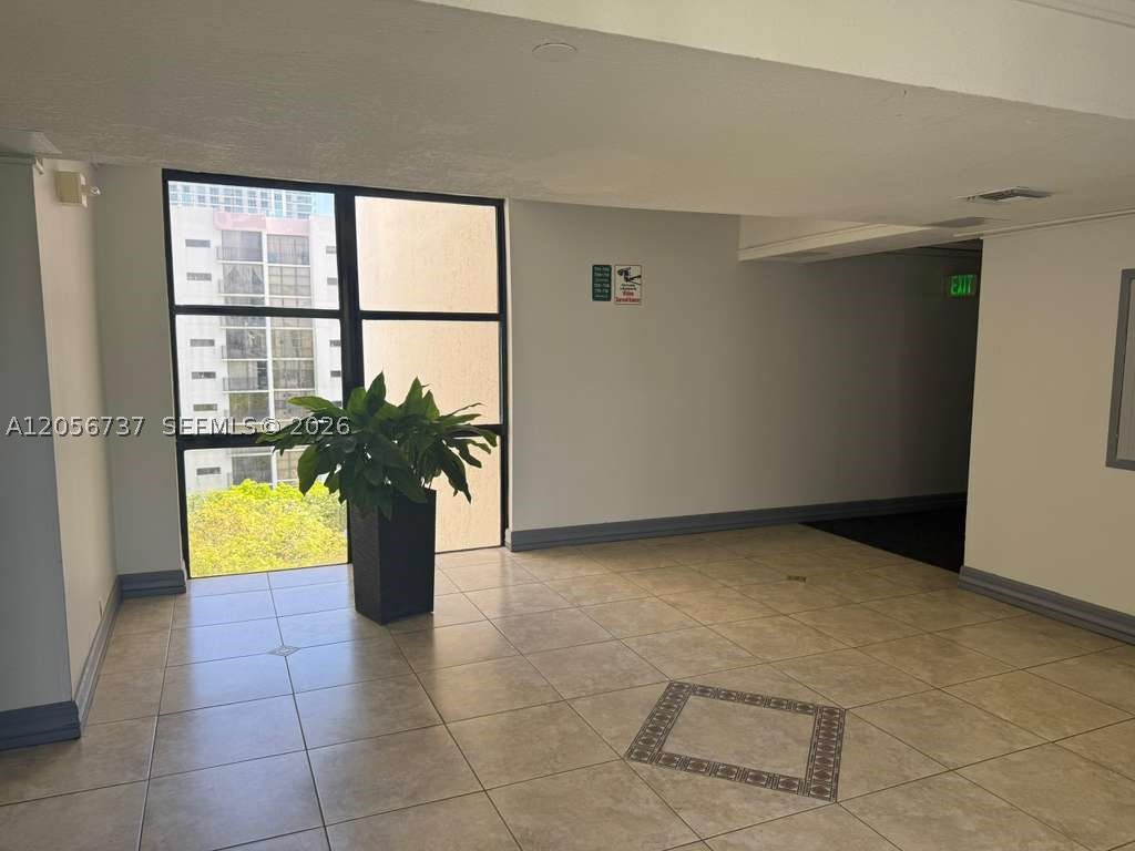 17011 N Bay Rd 709