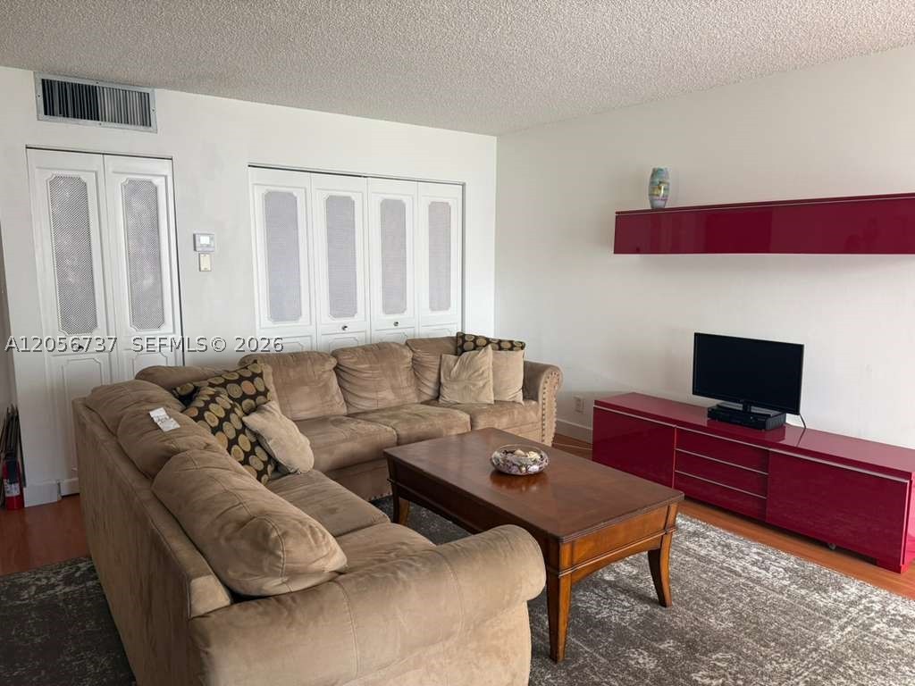 17011 N Bay Rd 709