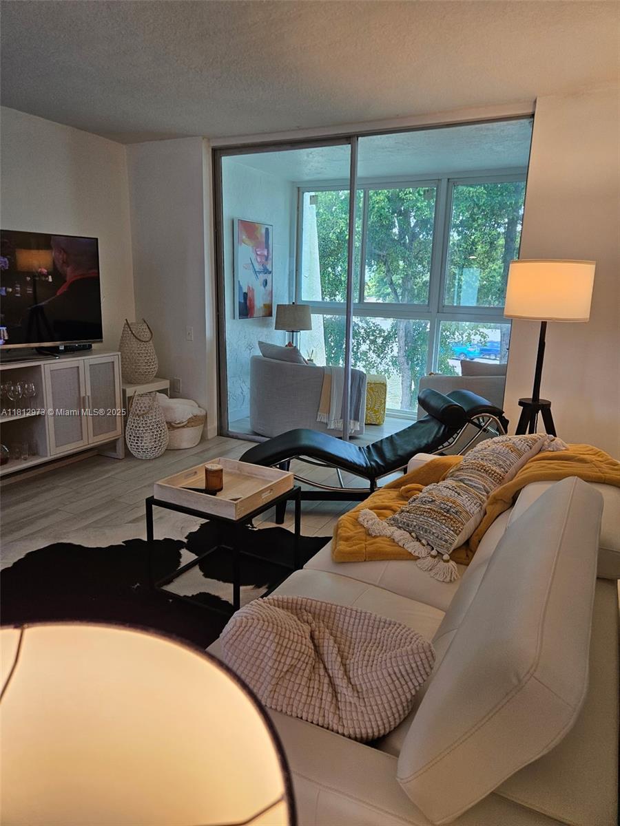 LIME BAY CONDOMINIUM 1 - Residential