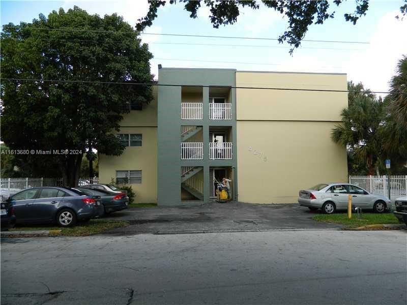Beautiful 1 bedroom, 1 bathroom apartment, perfectly located near major highways and Miami International Airport. One parking space assigned, water included, shared laundry room in building. Pets not allowed ( Condo Rules)