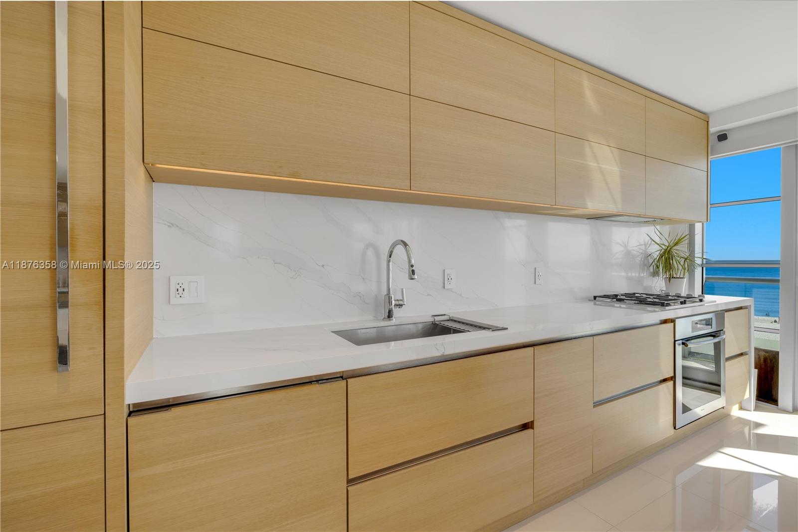 3739 Collins Ave N-501