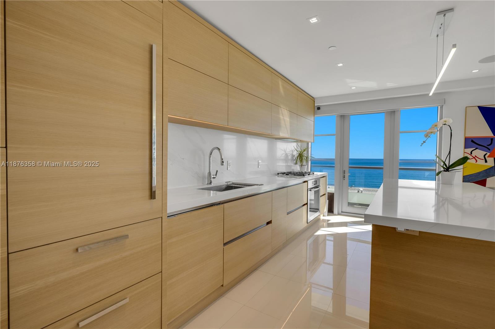 3739 Collins Ave N-501