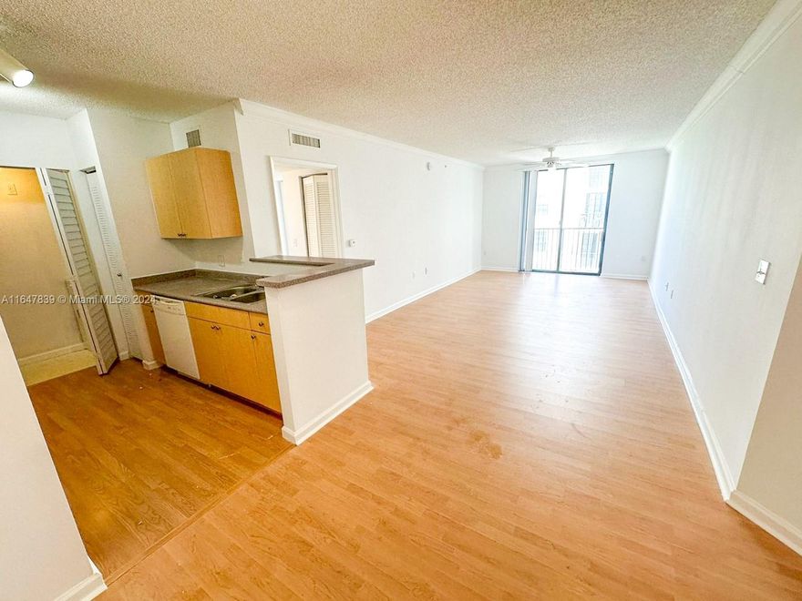 LARGE ONE BEDROOM CONDO AT REGENT PARK IN DOWNTOWN HOLLYWOOD, CORNER UNIT WITH WASHER AND DRYER IN UNIT. PARK YOUR CAR IN GARAGE WITH DIRECT ACCESS TO BUILDING AND UNIT FLOOR AND STEPS TO NIGHTCLUBS, DINING, SHOPPING, ENTERTAIMENT, AIRPORT, MAJOR ROADS, AVENTURA AND MORE. CONDO HAS A BEAUTIFUL VIEW OF THE GARDEN AND CITY. BUILDING OFFERS MANY AMENITIES SUCH AS POOL, CLUBROOM, FITNESS CENTER, LIBRARY, ETC.