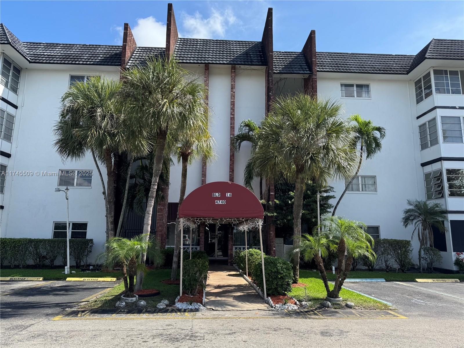 Property for Sale at 4740 Nw 21st St 306, Lauderhill, Miami-Dade County, Florida - Bedrooms: 2 
Bathrooms: 2  - $159,999