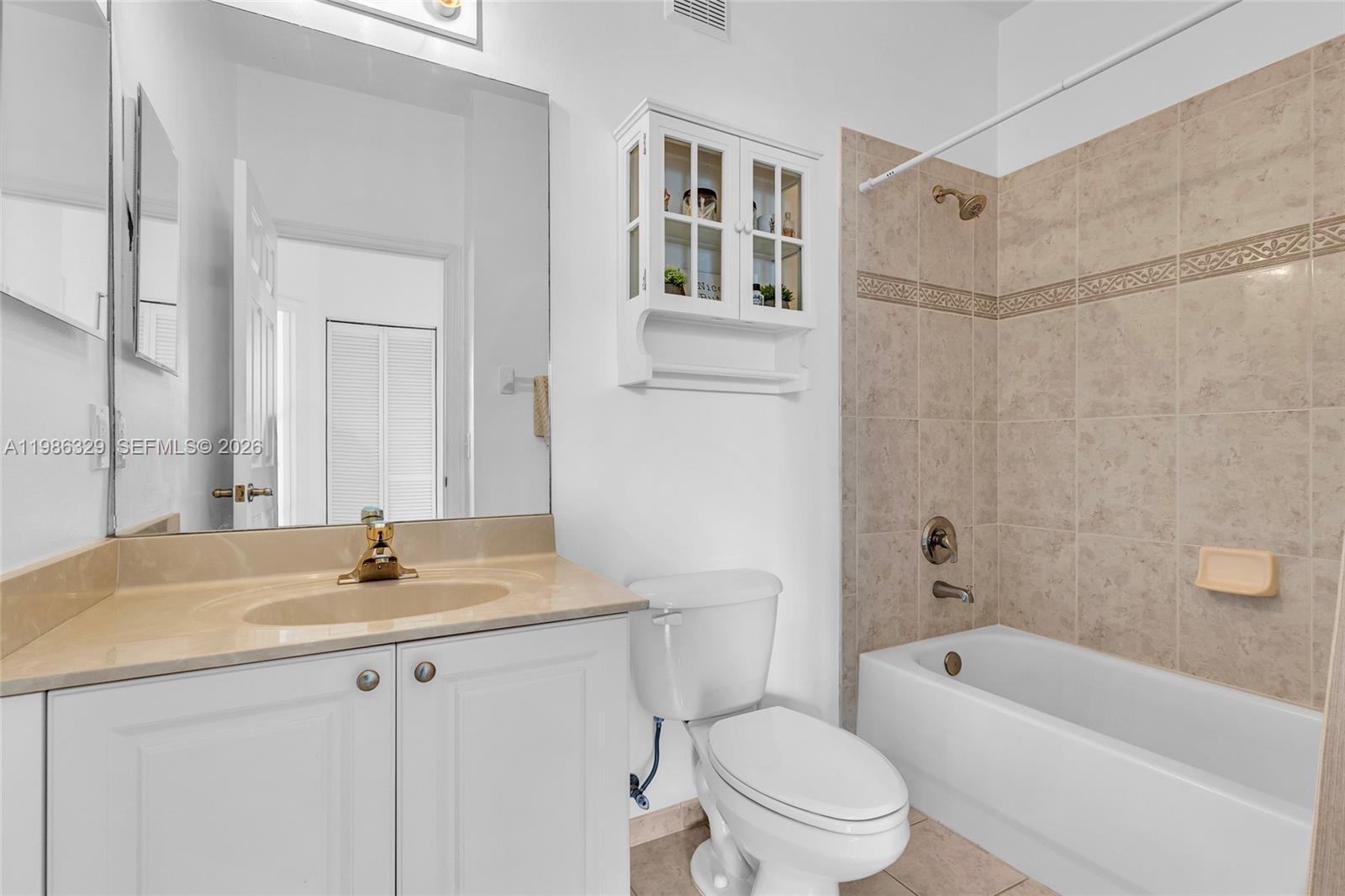 CRESTWOOD AT CAROLINA CON - Residential Lease