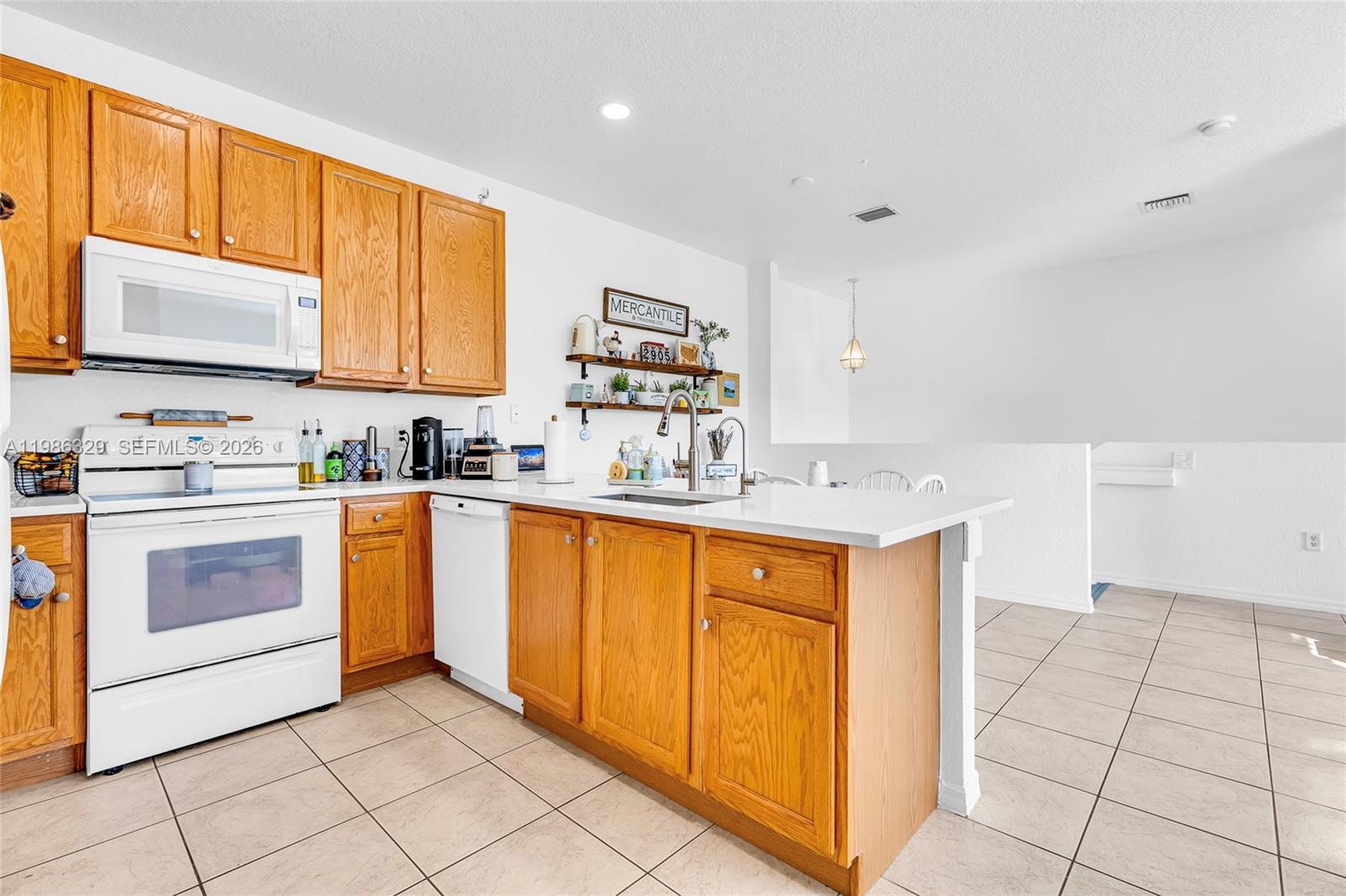 CRESTWOOD AT CAROLINA CON - Residential Lease