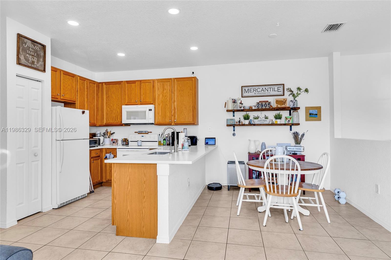 CRESTWOOD AT CAROLINA CON - Residential Lease