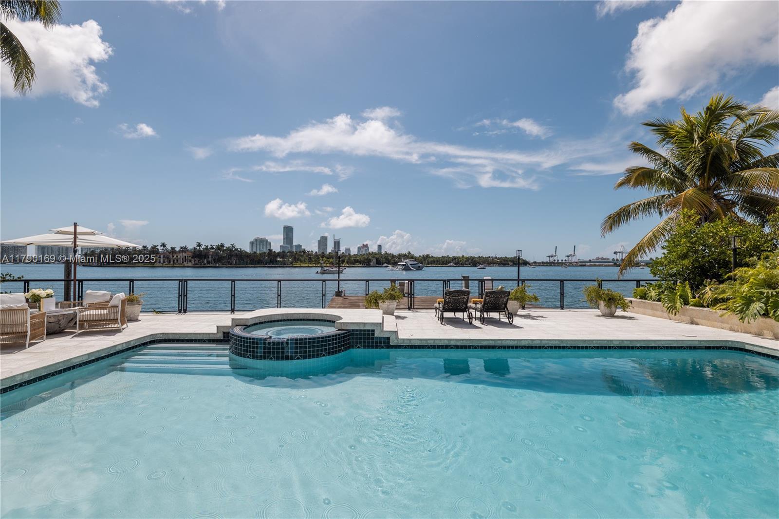 2 S Hibiscus Dr