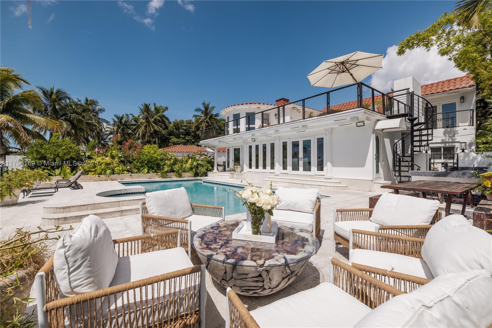 2 S Hibiscus Dr