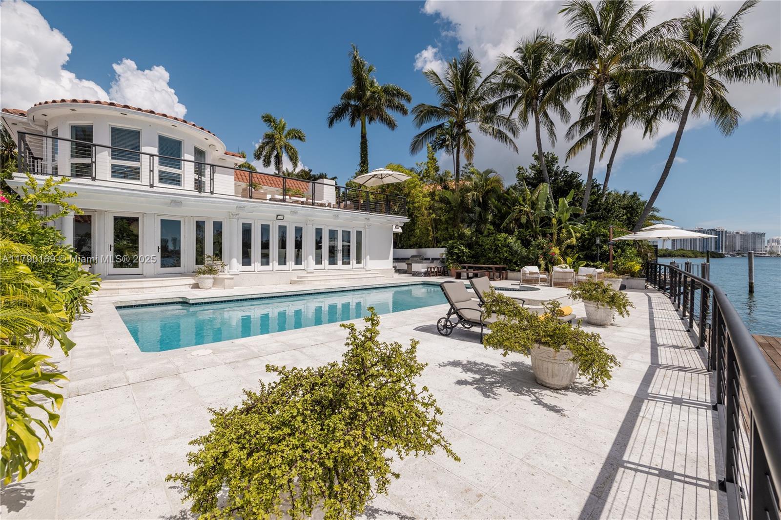 2 S Hibiscus Dr