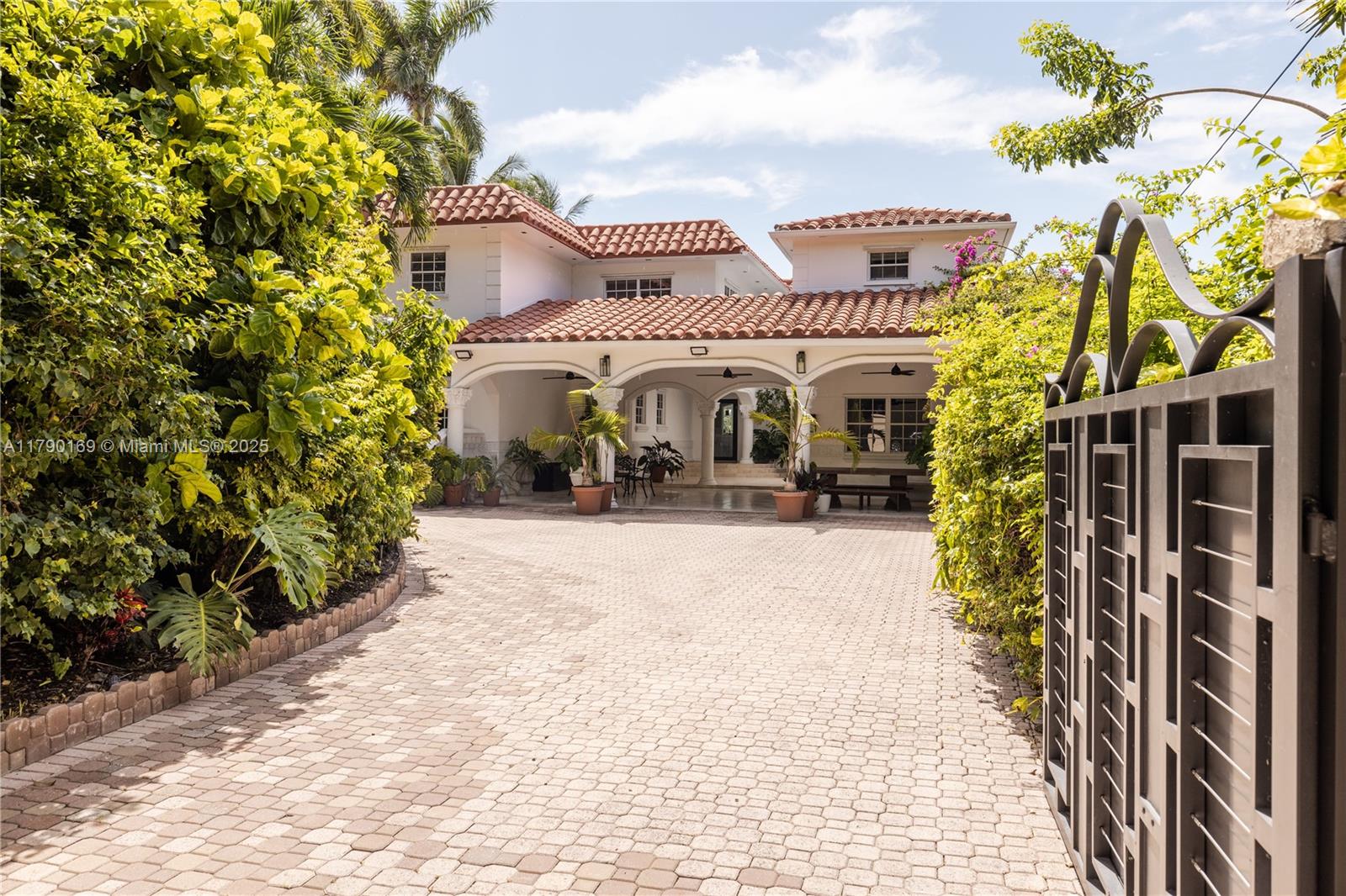 HIBISCUS ISLAND - Residential Lease