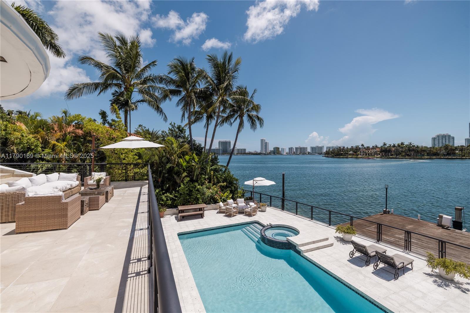 2 S Hibiscus Dr