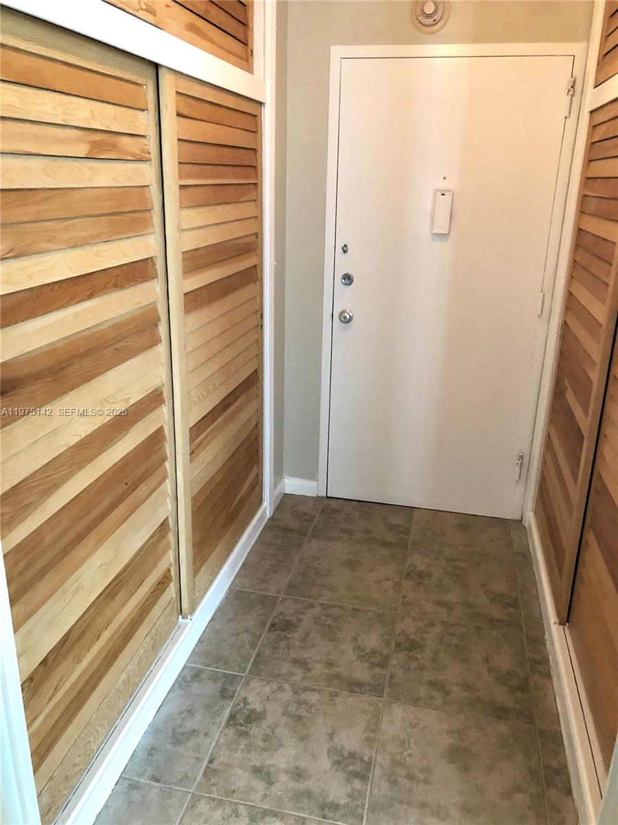 BRICKELL BAY TOWER CONDO - Residential