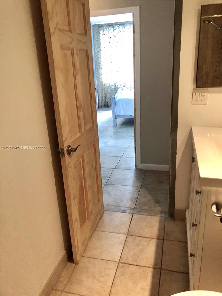 BRICKELL BAY TOWER CONDO - Residential